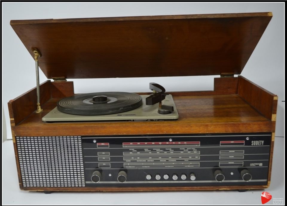 Radio z gramofonem “Sudety”.